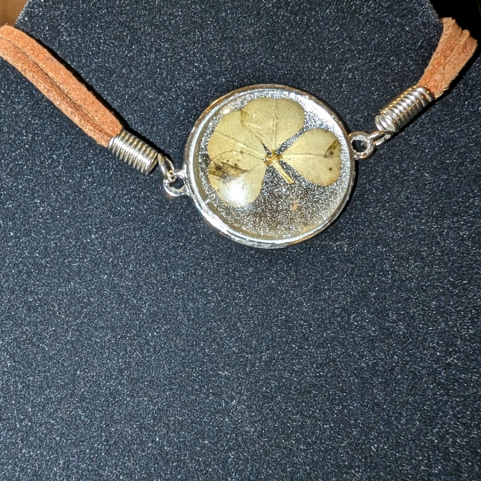 Real 4 Leaf Clover Pendant Bracelet